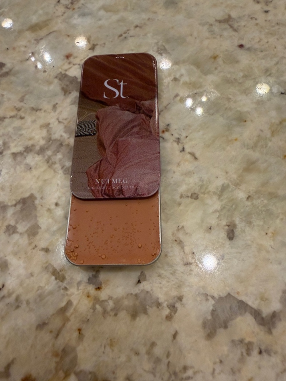 Seint Nutmeg Cream Highlight